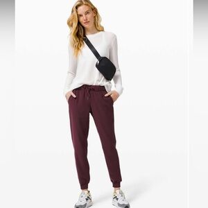 Lululemon on the fly jogger